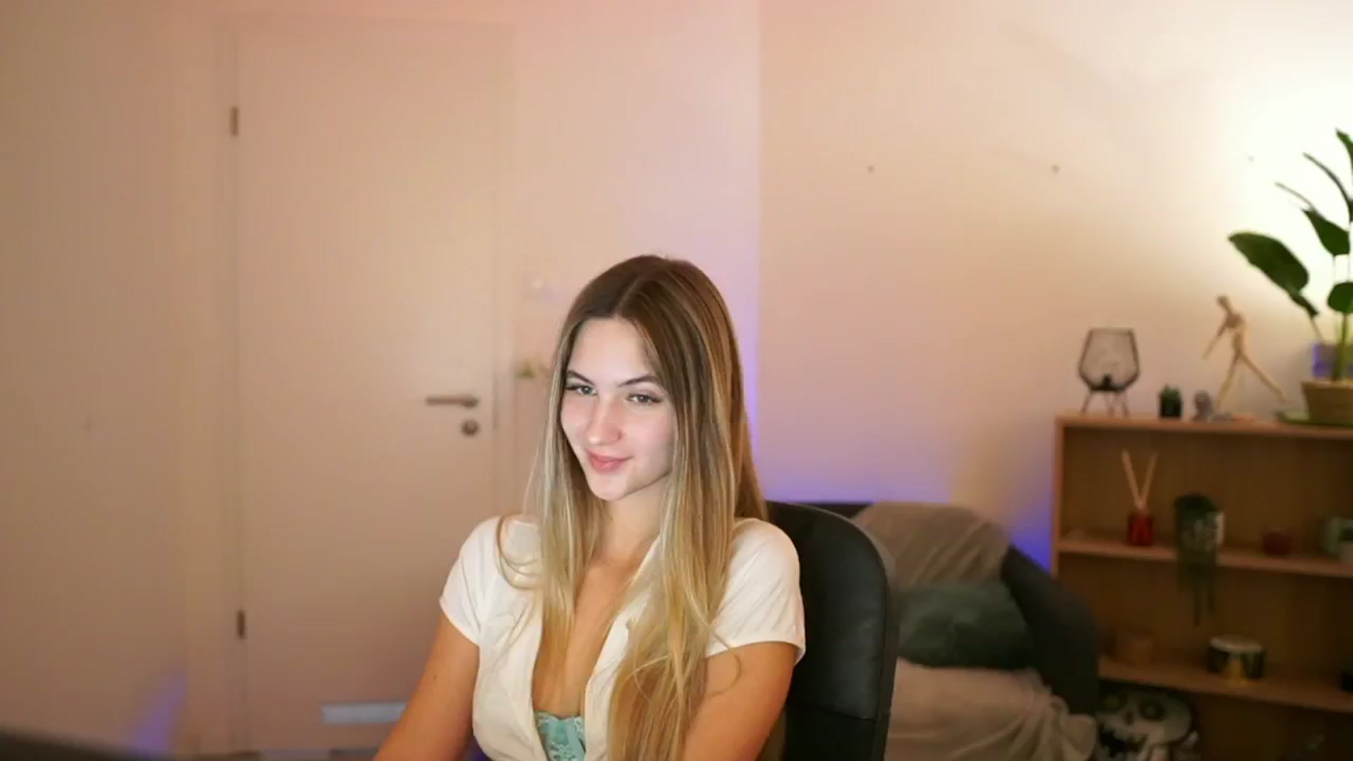 CuteGirl_18 video thumbnail