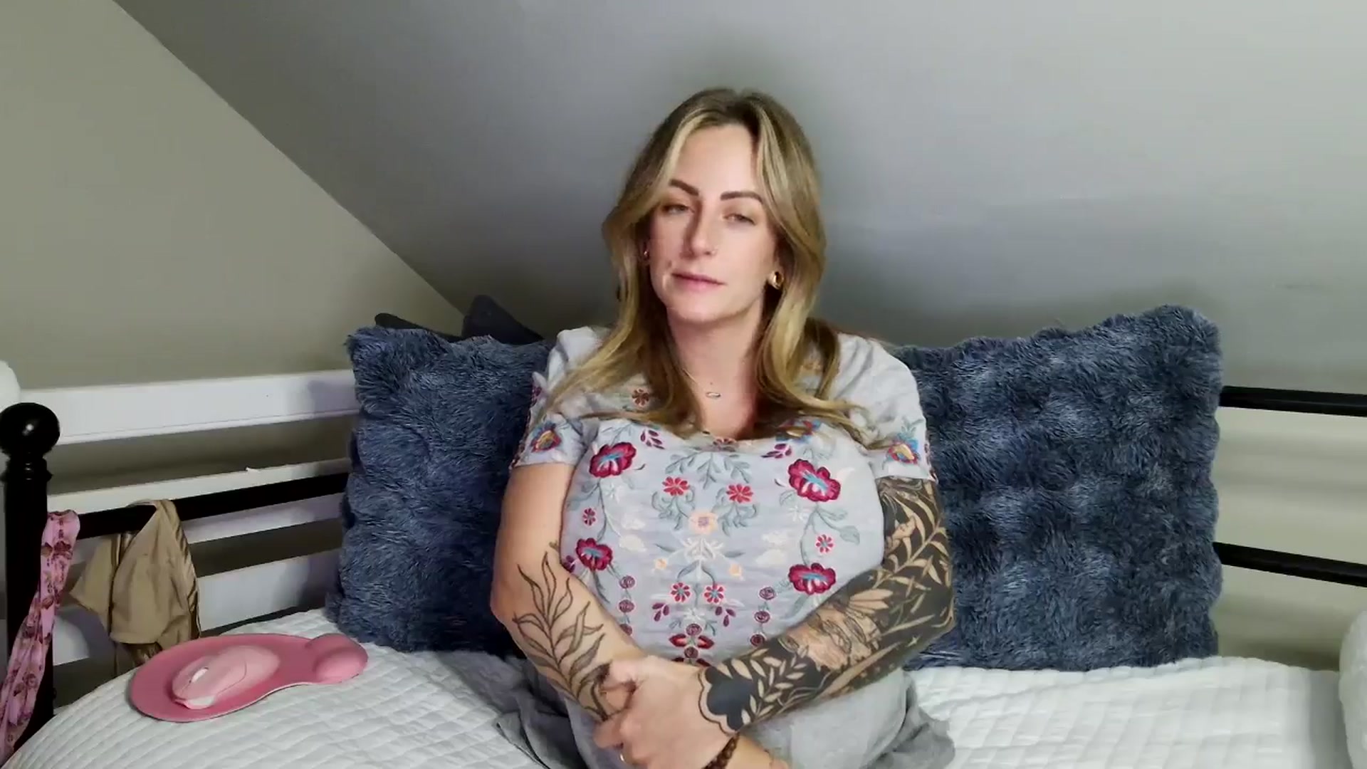 Lena_bee video thumbnail