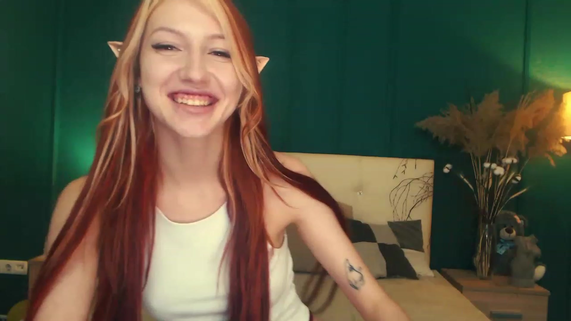 LovelyGin video thumbnail