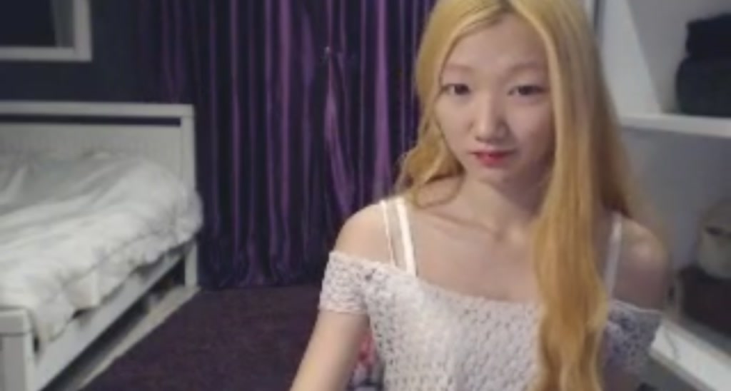 FoxyHyuna video thumbnail