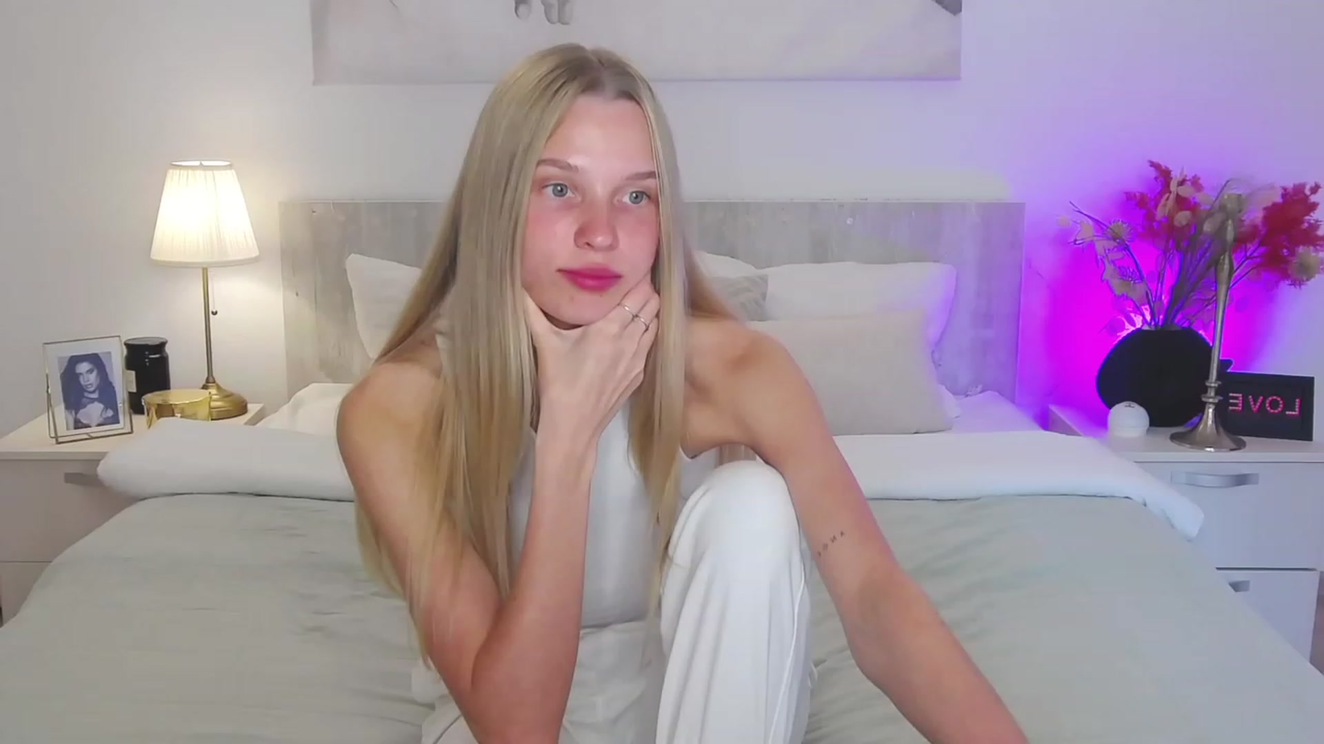Angell_XO video thumbnail
