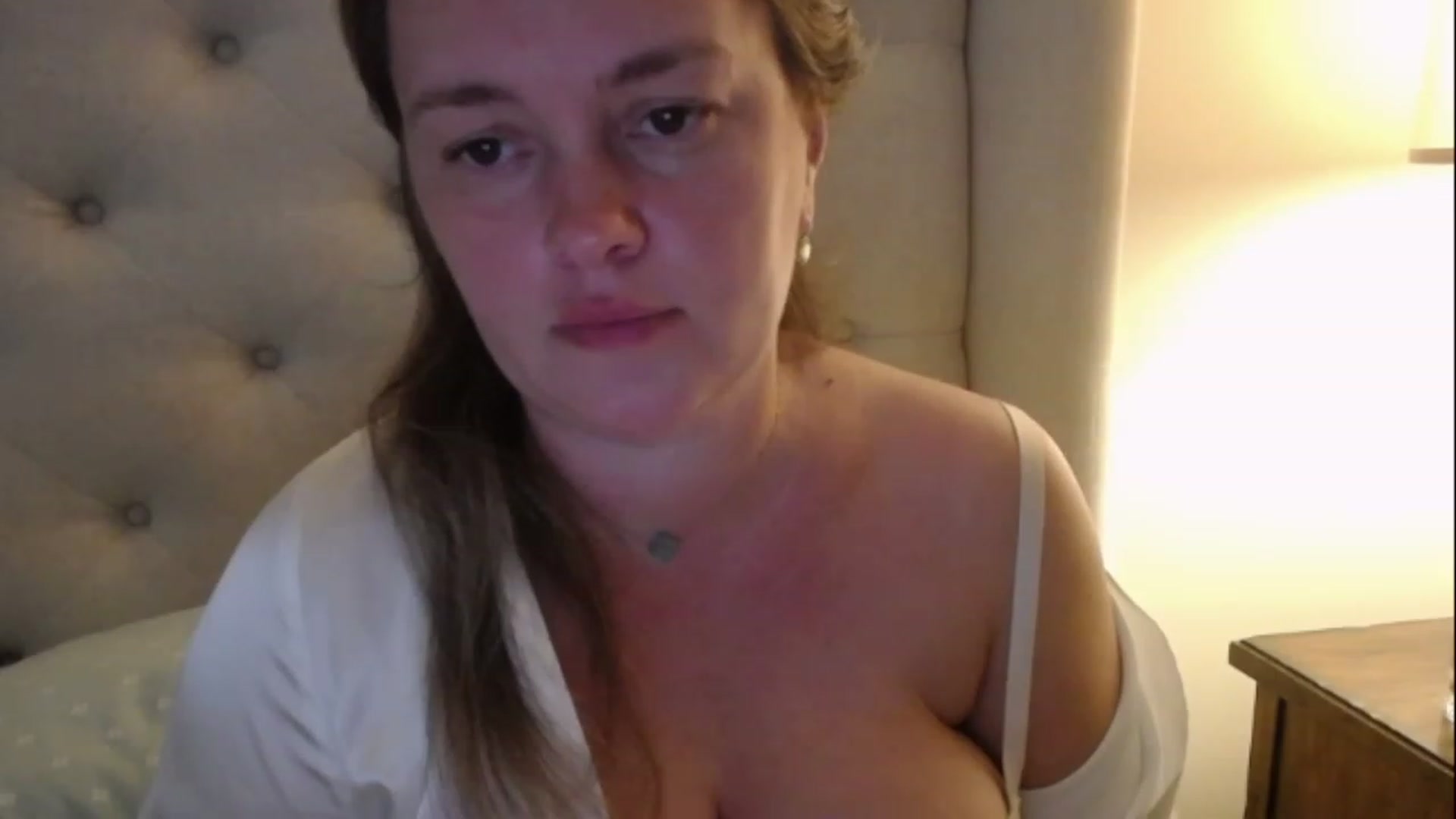 J0llye video thumbnail