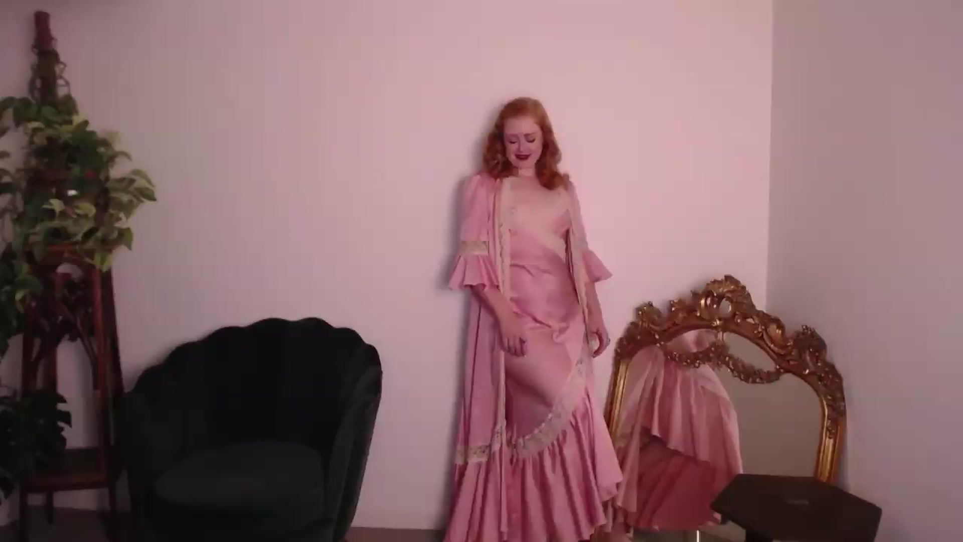 LunaRoux video thumbnail