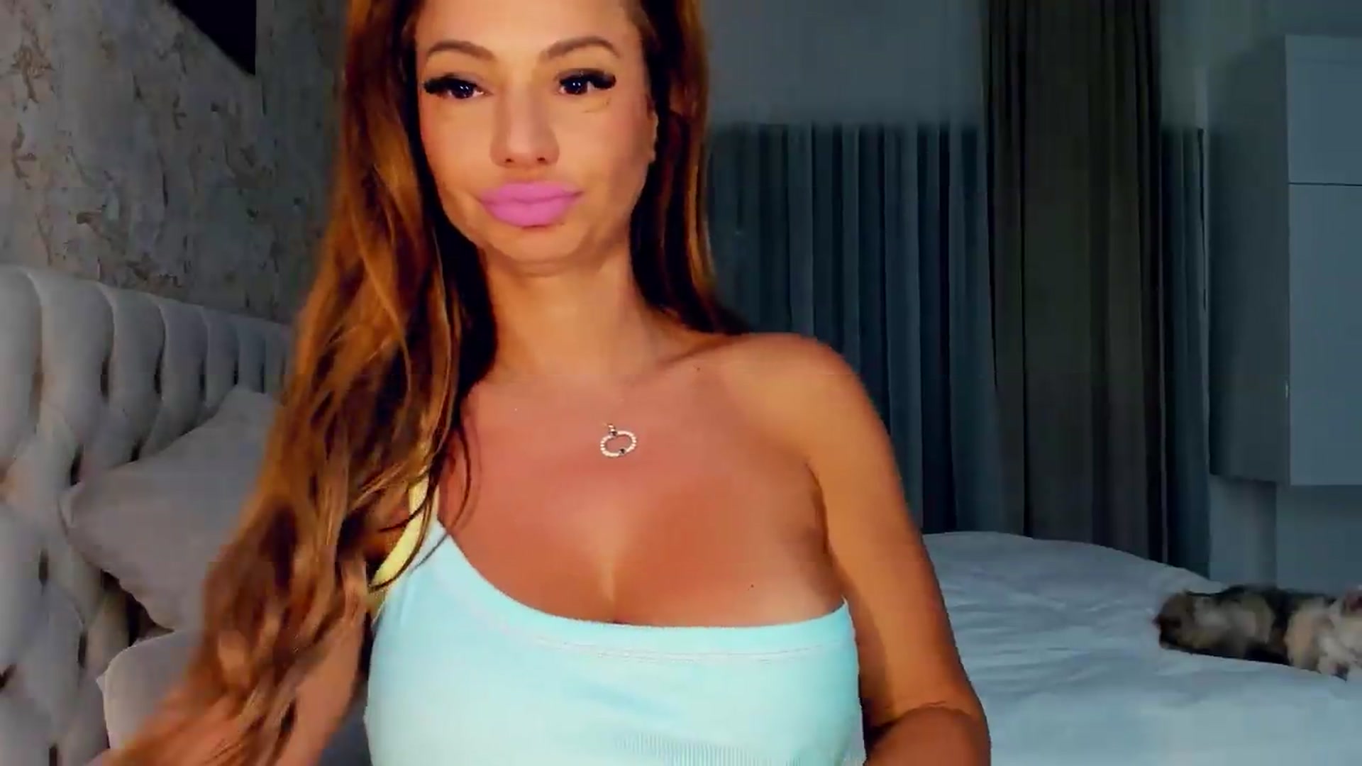 MissButterfly video thumbnail
