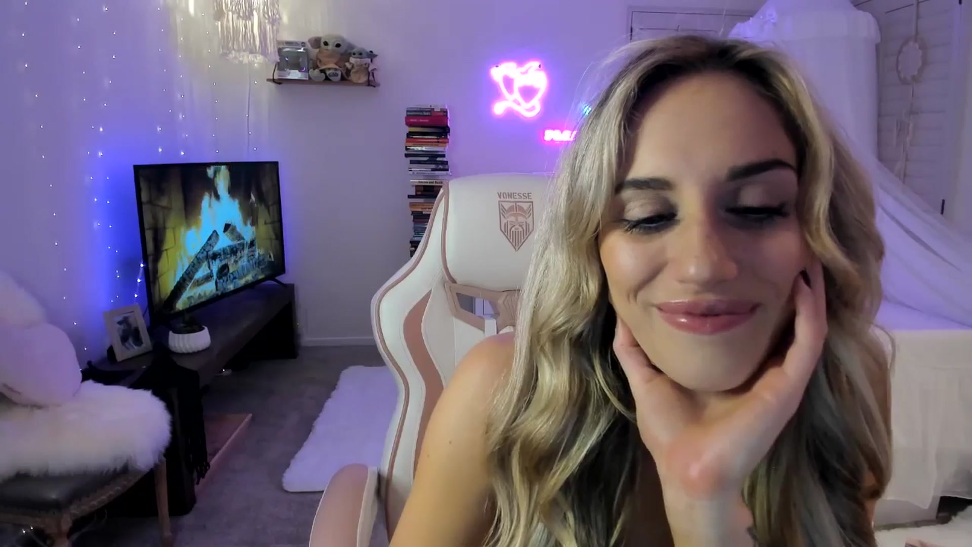 LillieQ video thumbnail