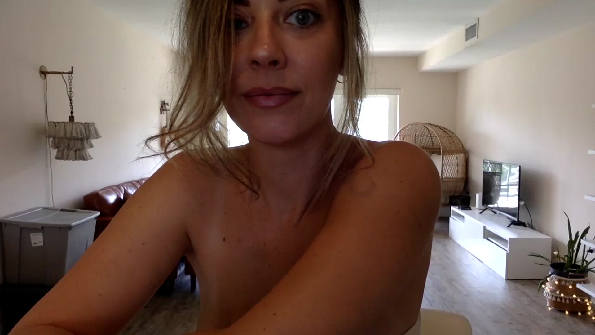 DaniSendLuv video thumbnail