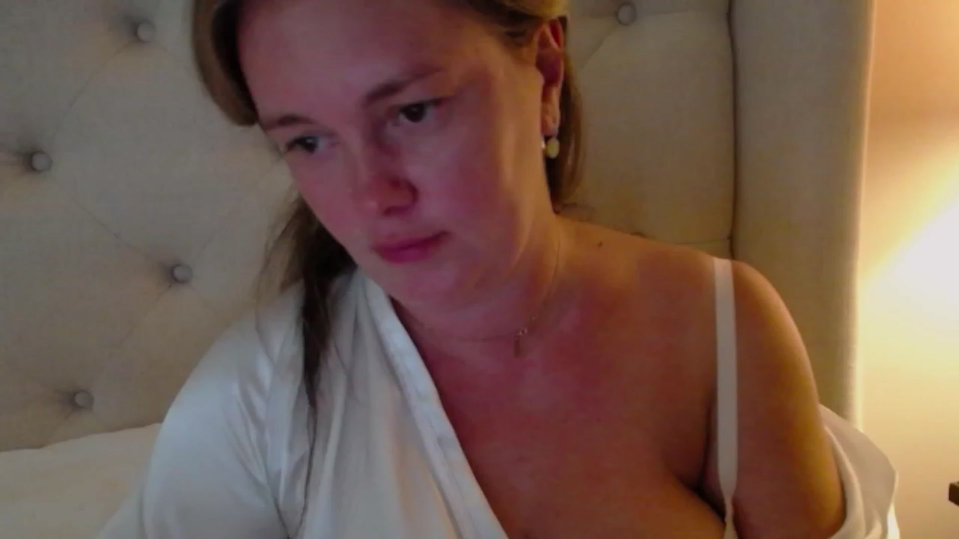 J0llye video thumbnail