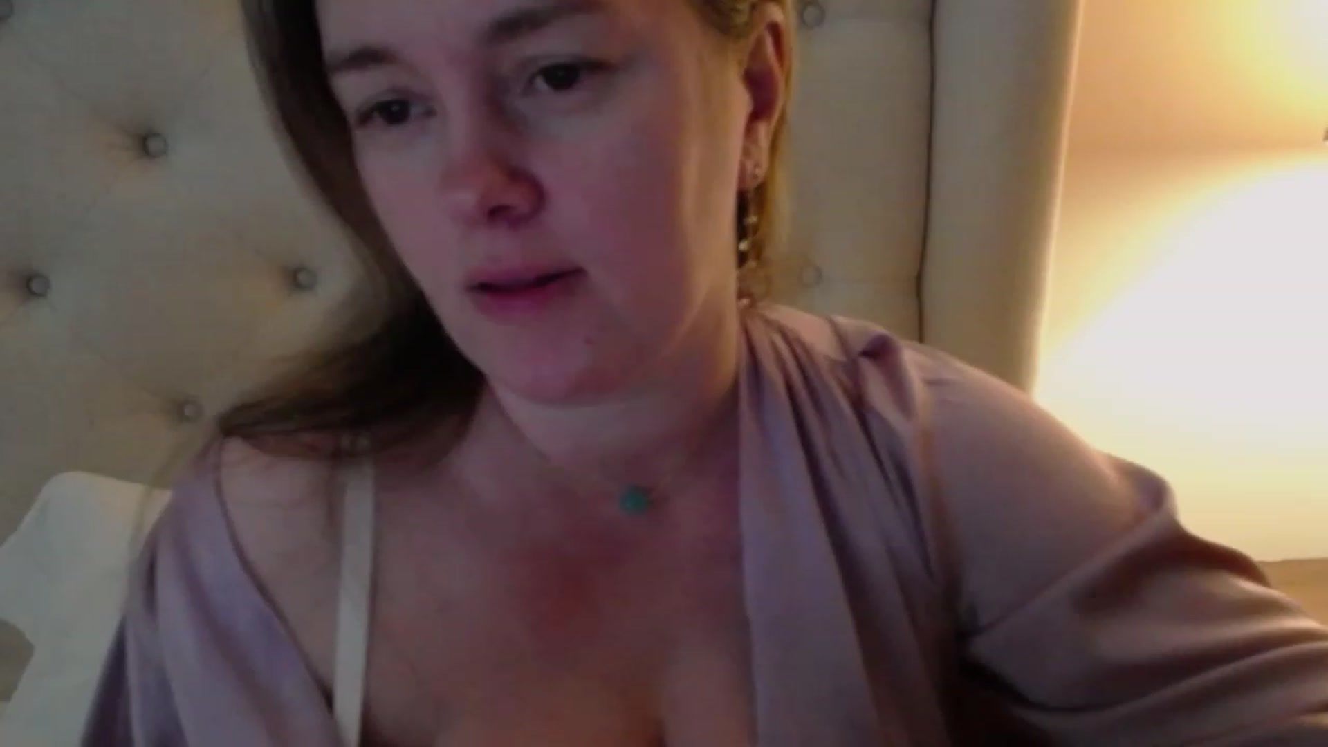 J0llye video thumbnail