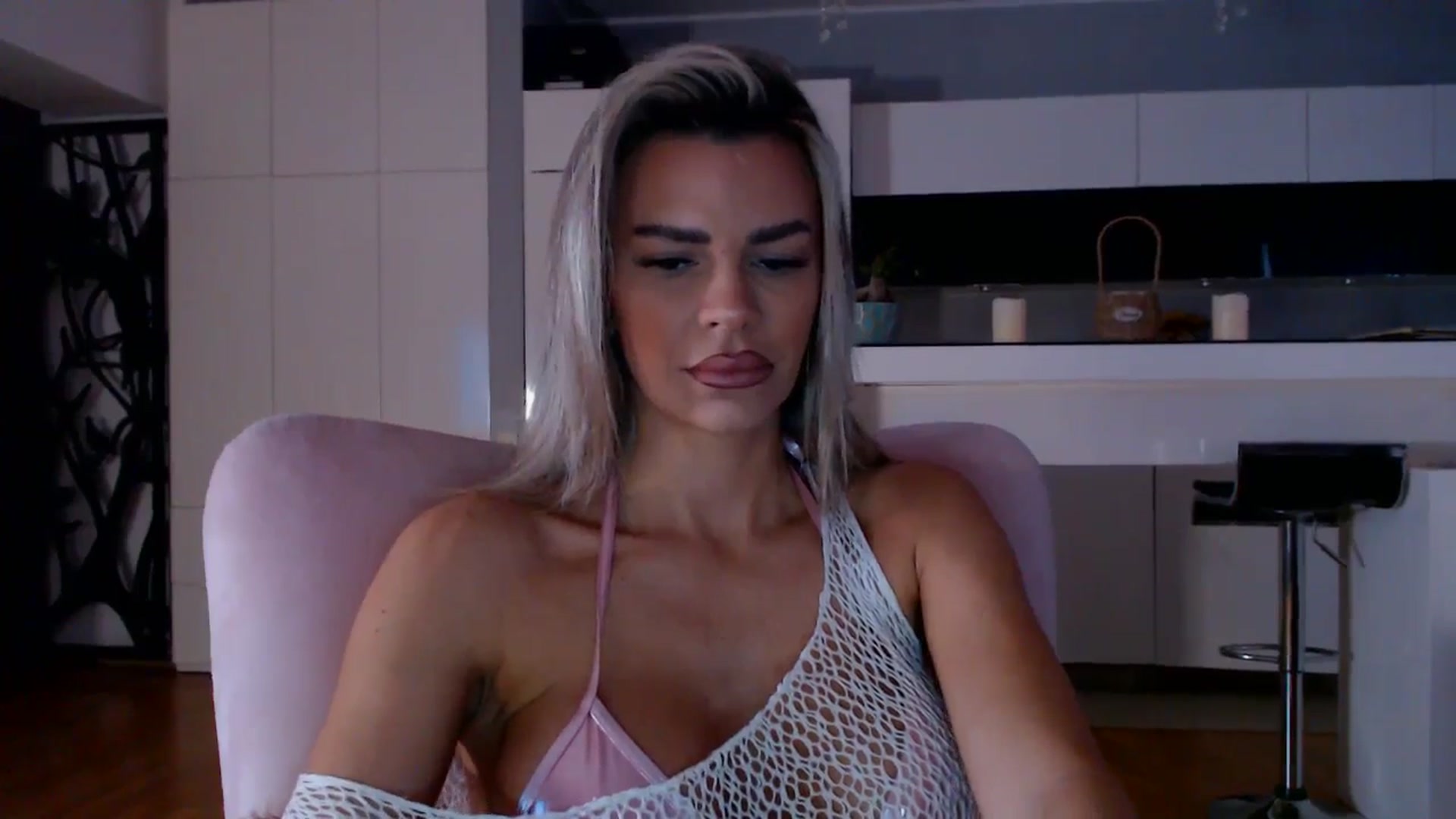 D_y_y video thumbnail