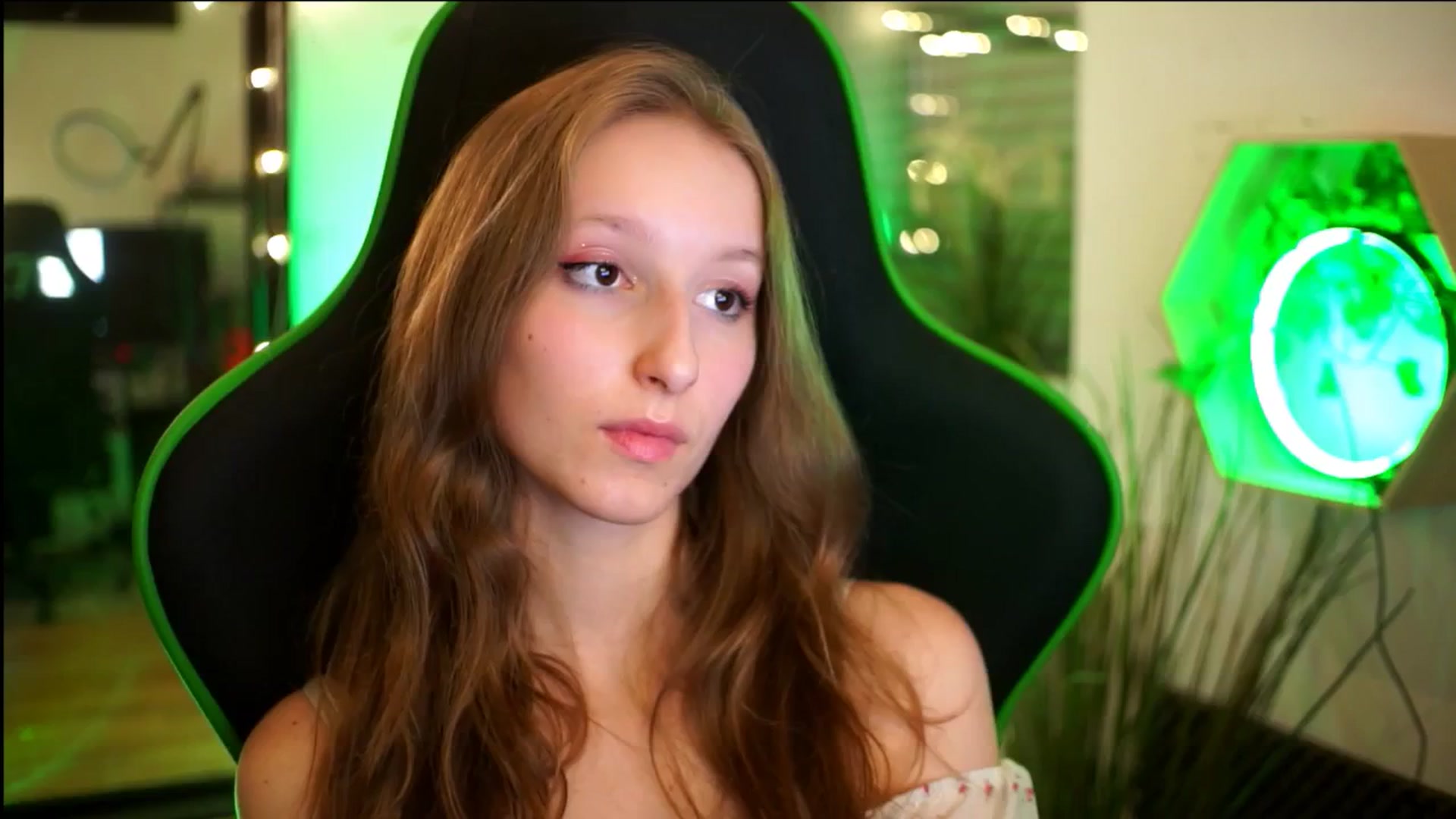 Kira9 video thumbnail
