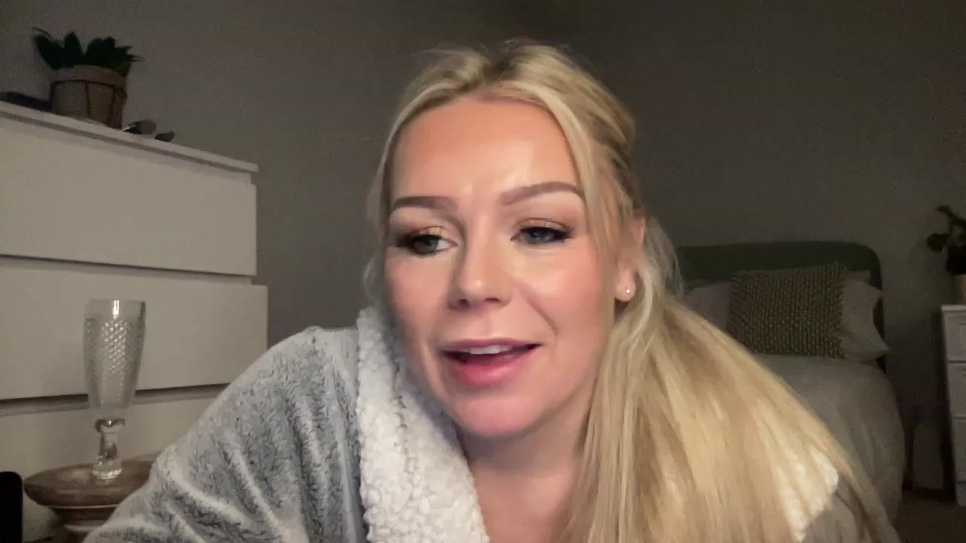 LaraLaughs video thumbnail
