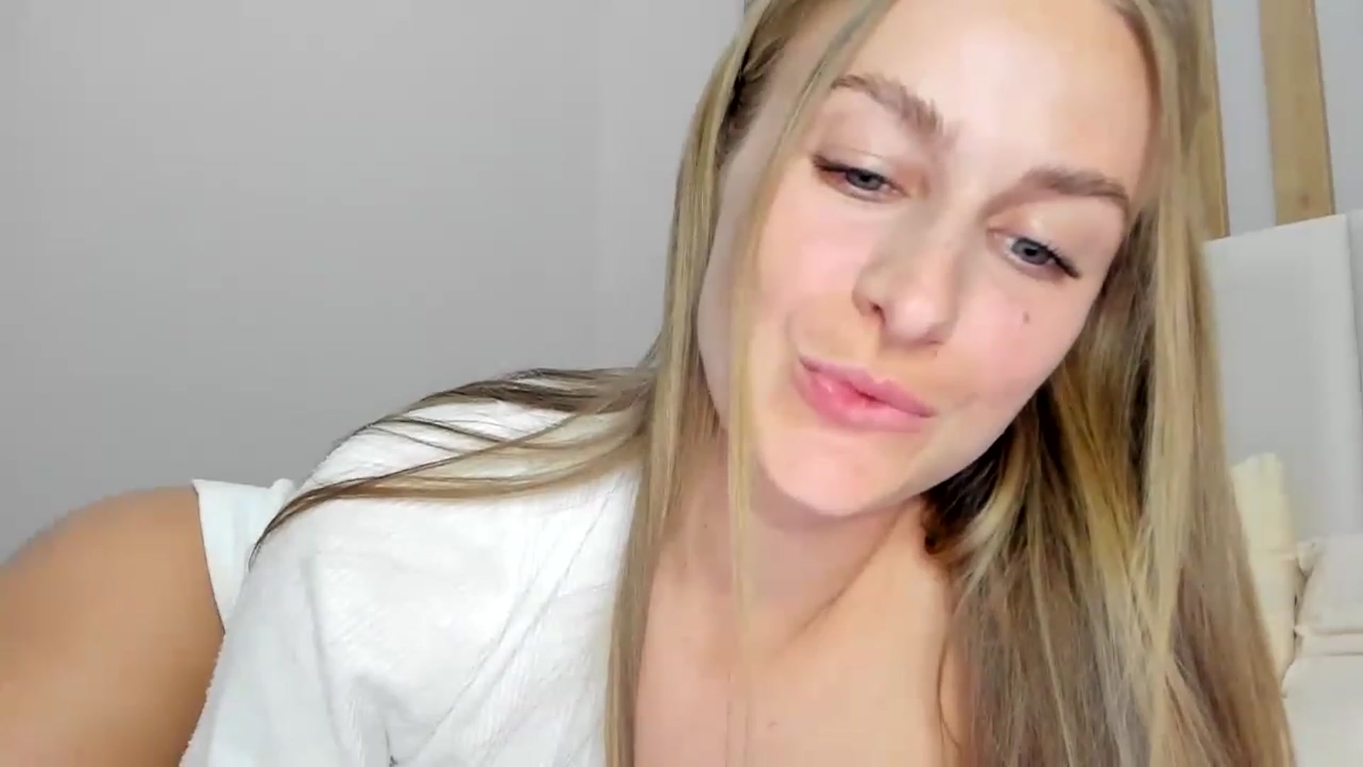 regular_girl video thumbnail