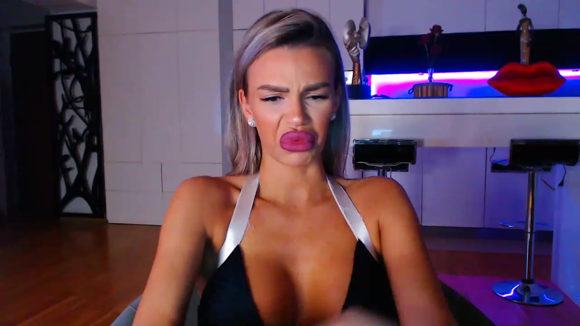 D_y_y video thumbnail