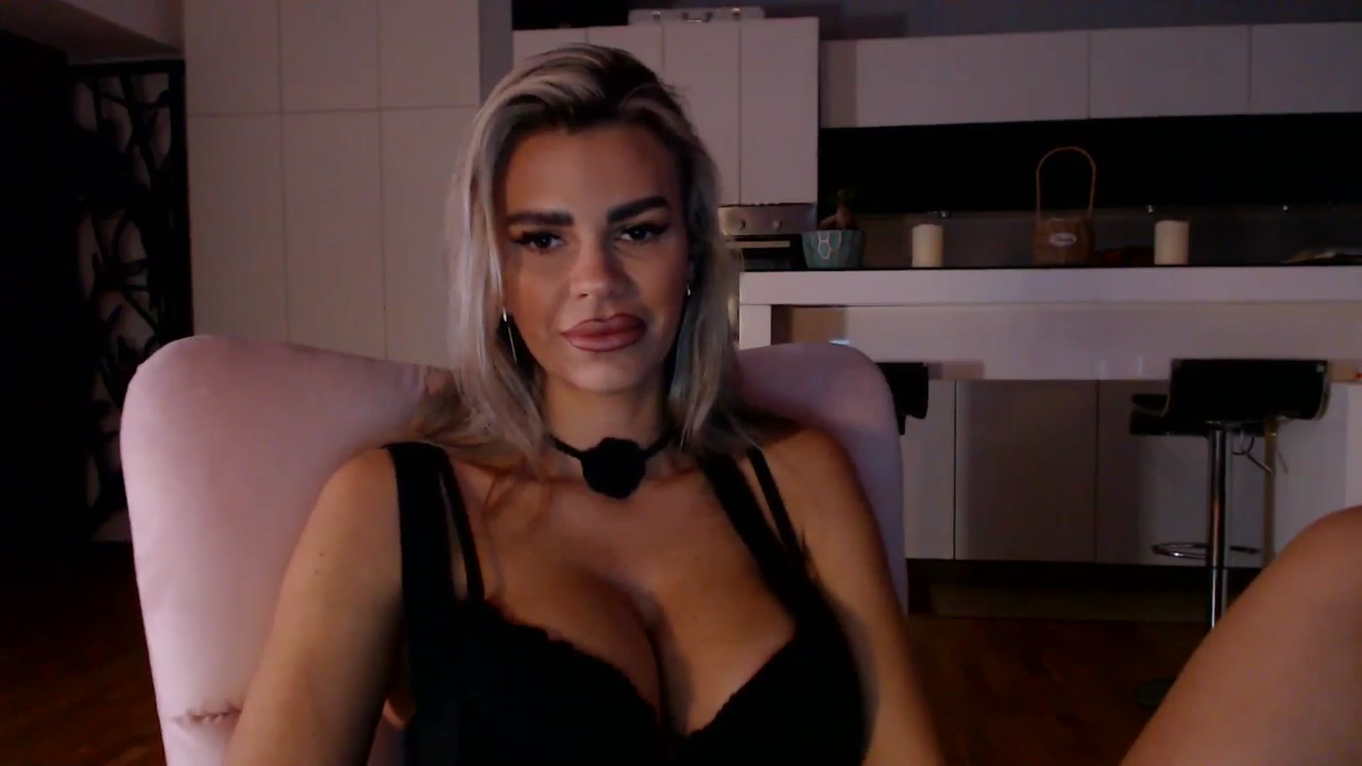 D_y_y video thumbnail