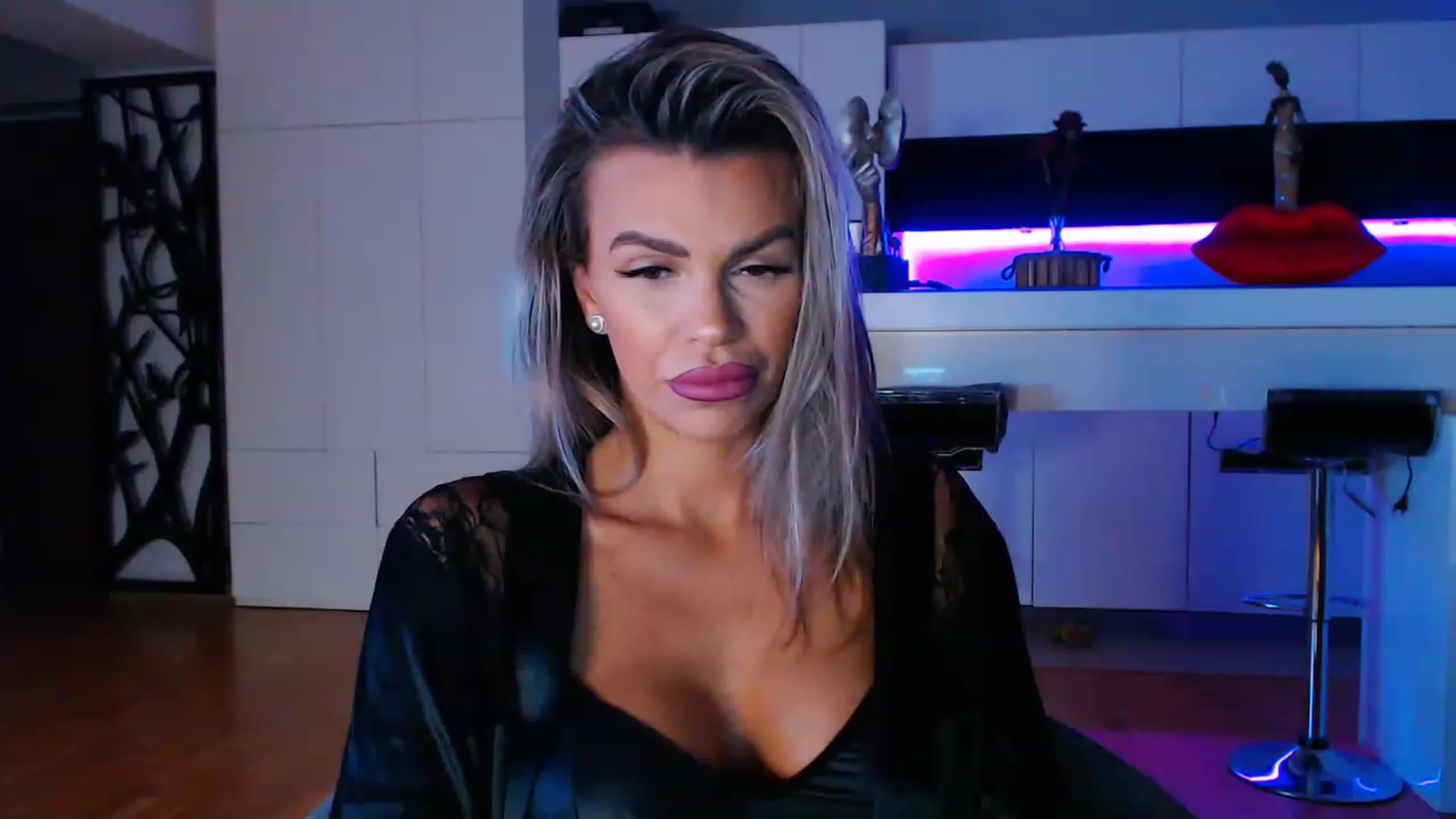 D_y_y video thumbnail