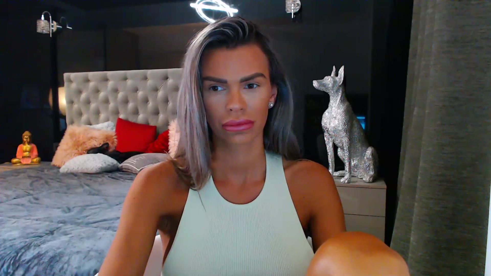 D_y_y video thumbnail
