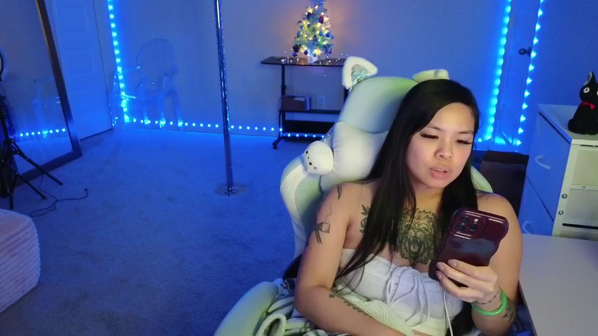 dolllface video thumbnail