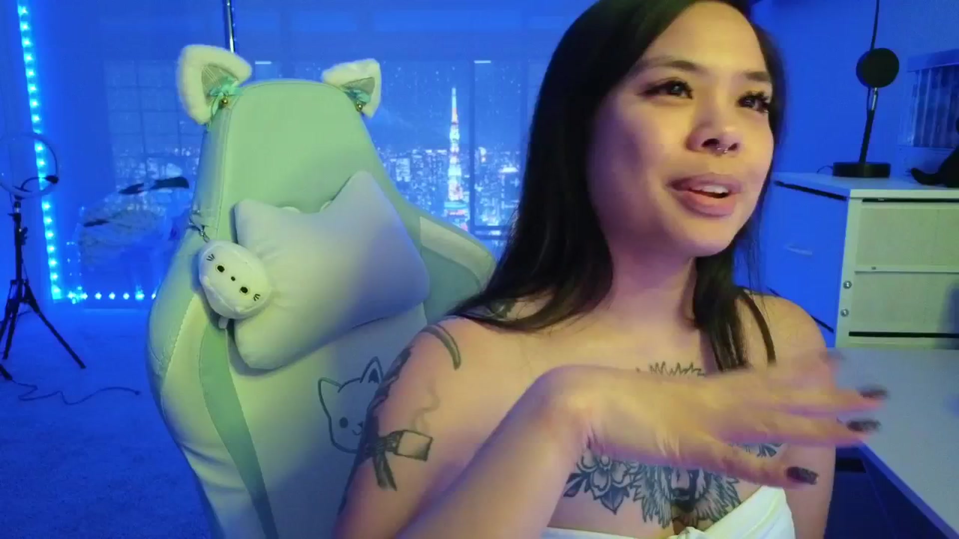 dolllface video thumbnail