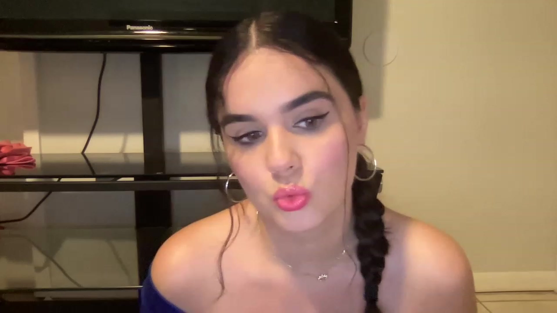 Giaislovely video thumbnail
