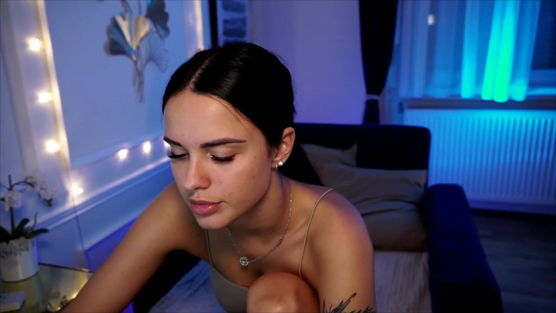 cinnabellee video thumbnail