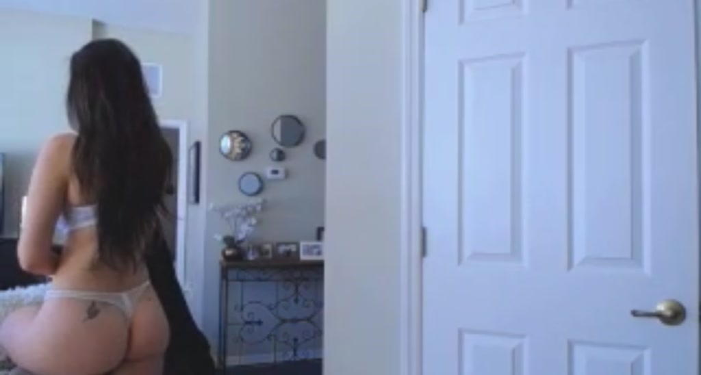 Skye_Evans_ video thumbnail