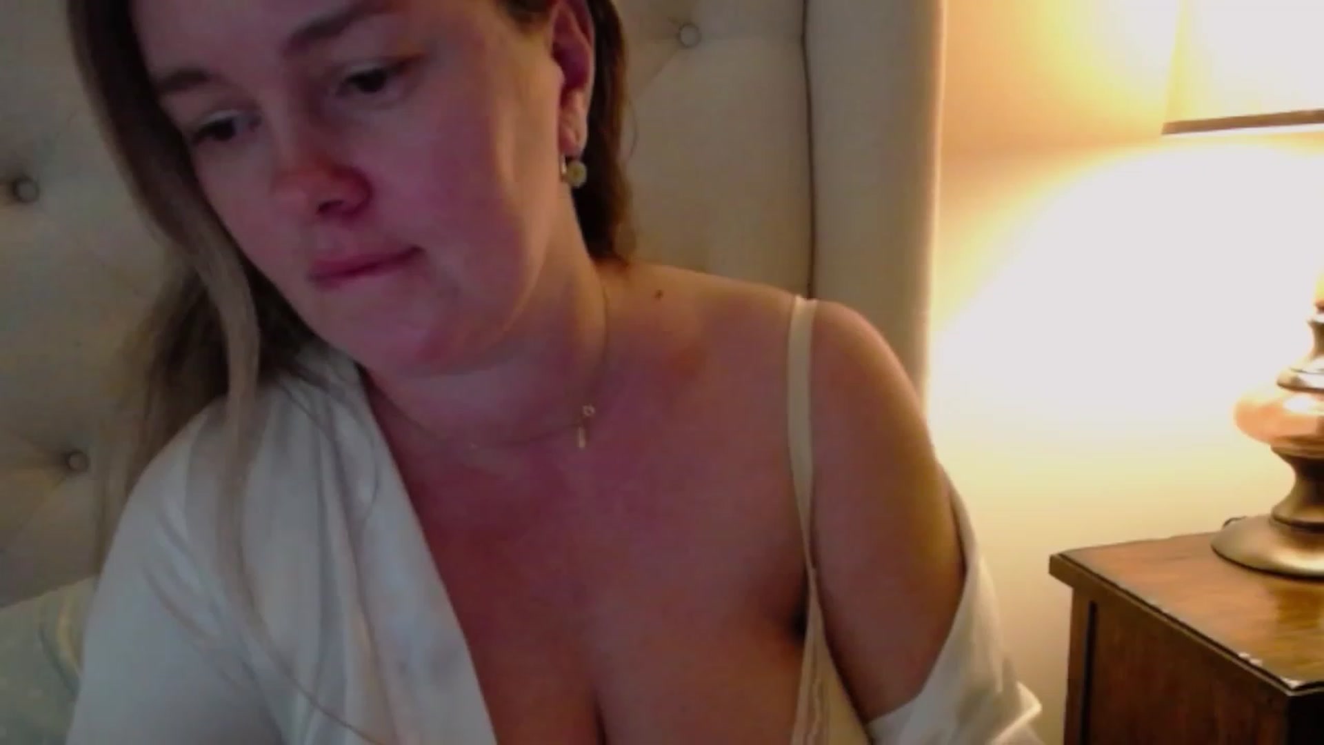 J0llye video thumbnail