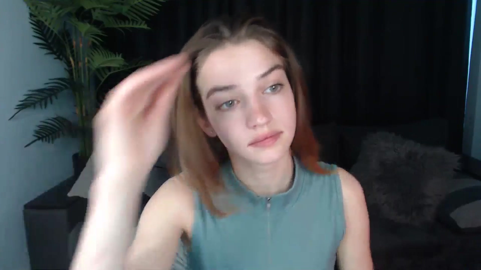 LaraMinx video thumbnail