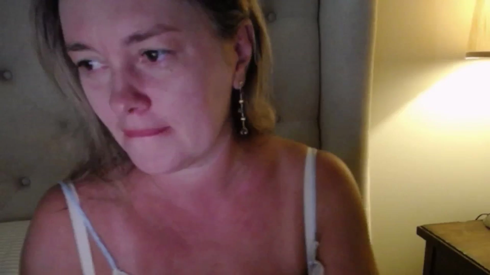 J0llye video thumbnail