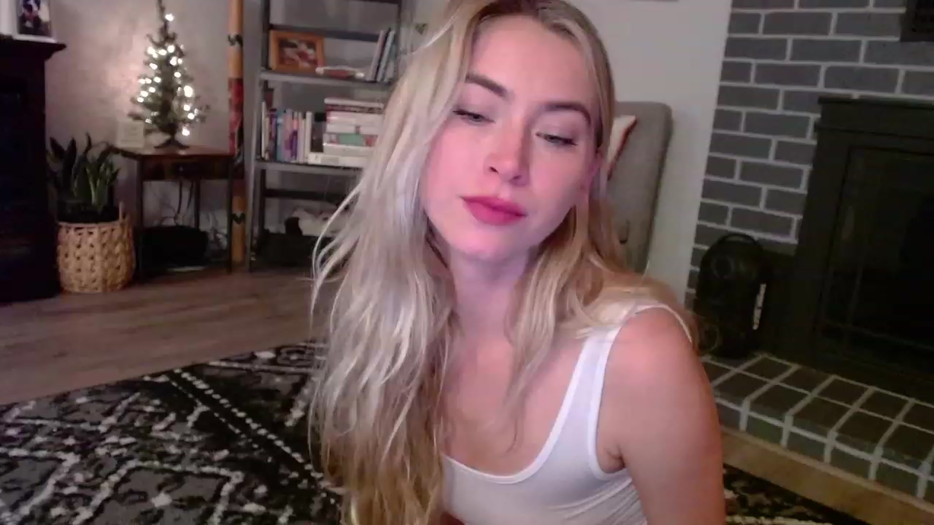 Lovelyemilia video thumbnail