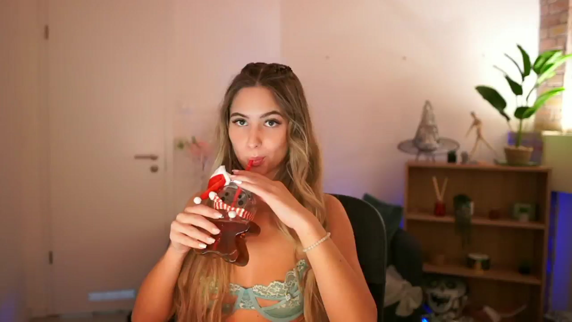 CuteGirl_18 video thumbnail