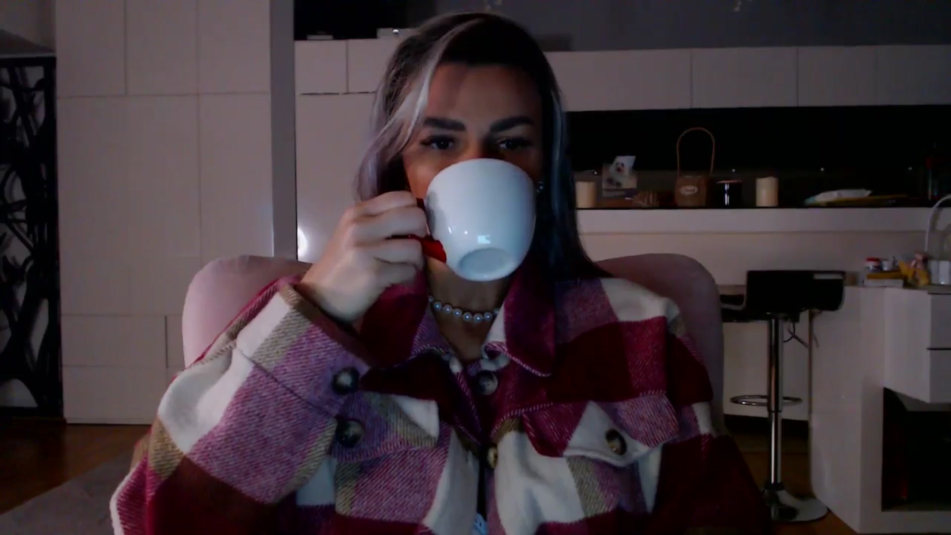 D_y_y video thumbnail