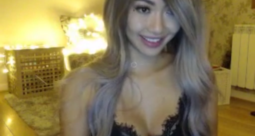 MissReinaT video thumbnail