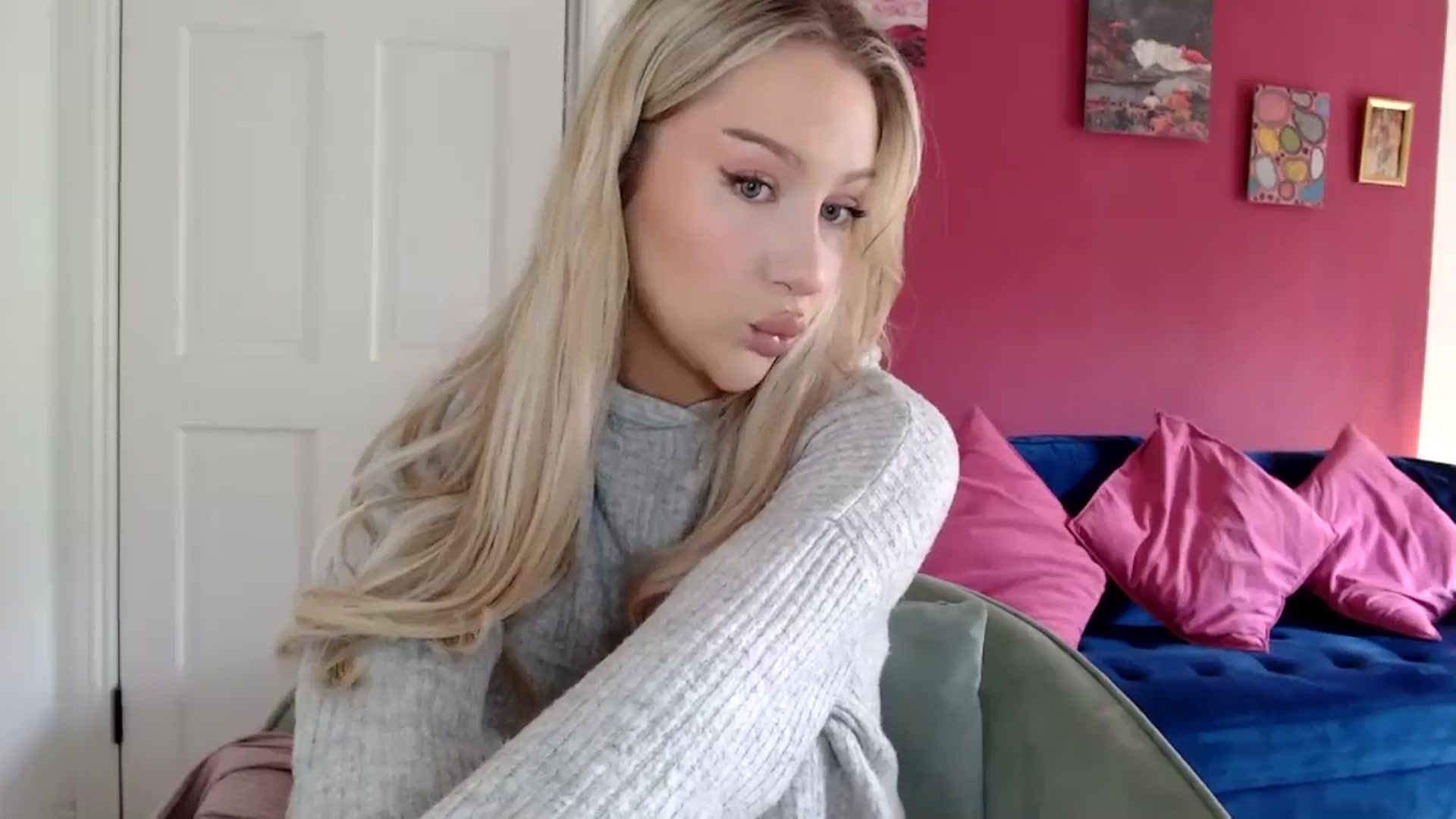 PetiteAvax video thumbnail