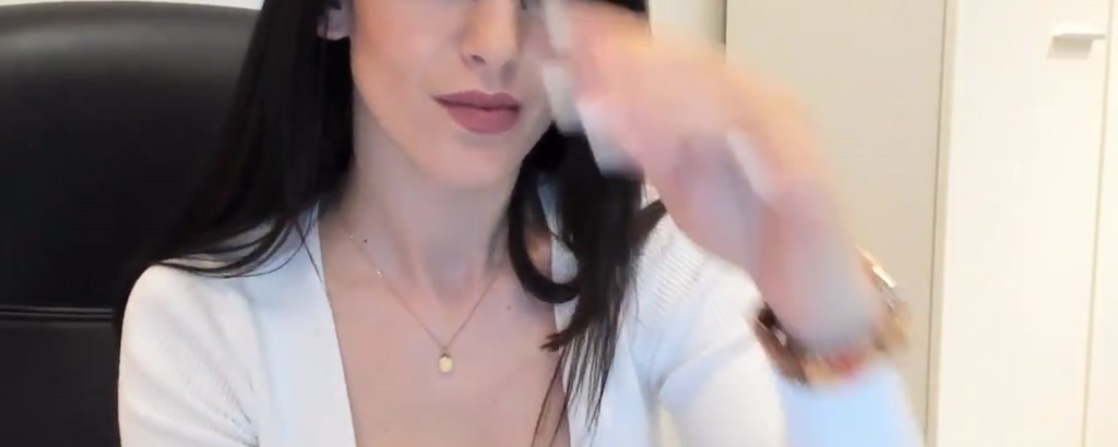 ElleL_ video thumbnail