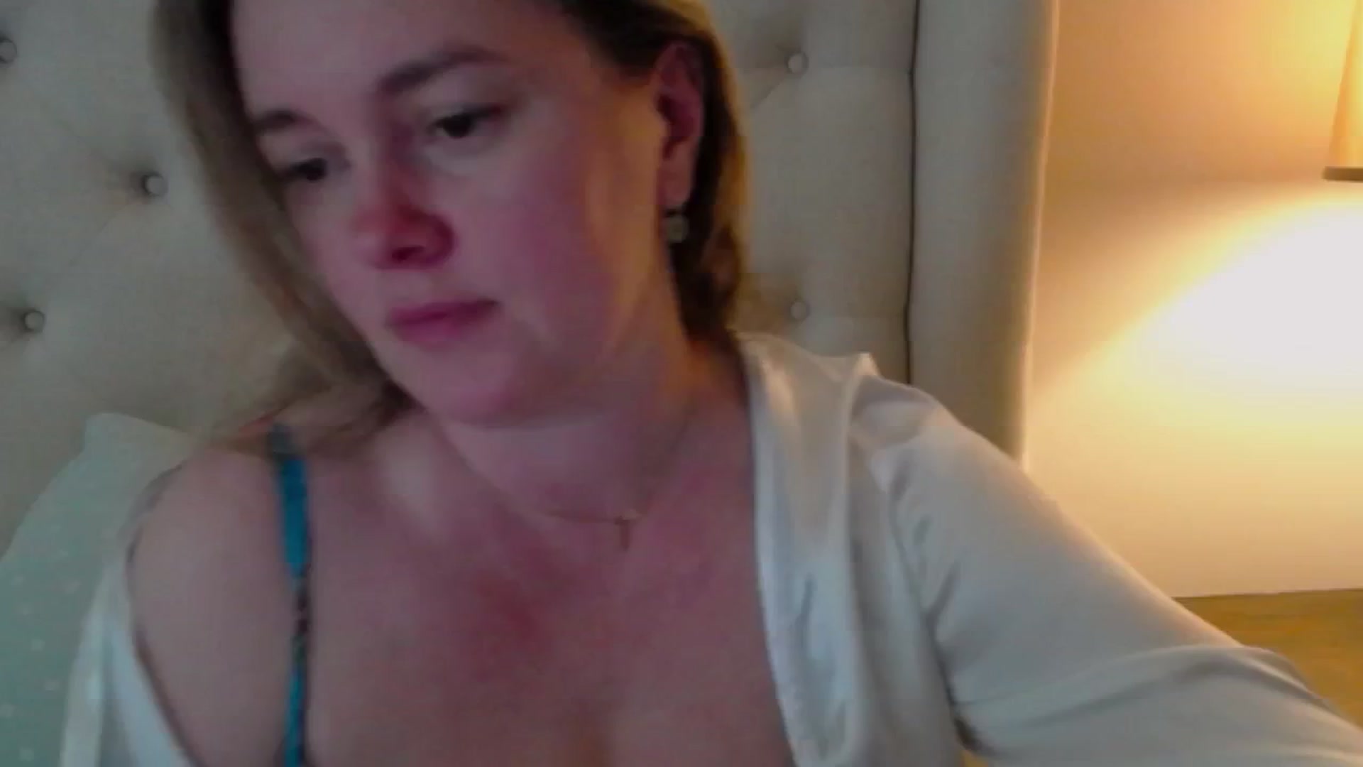 J0llye video thumbnail