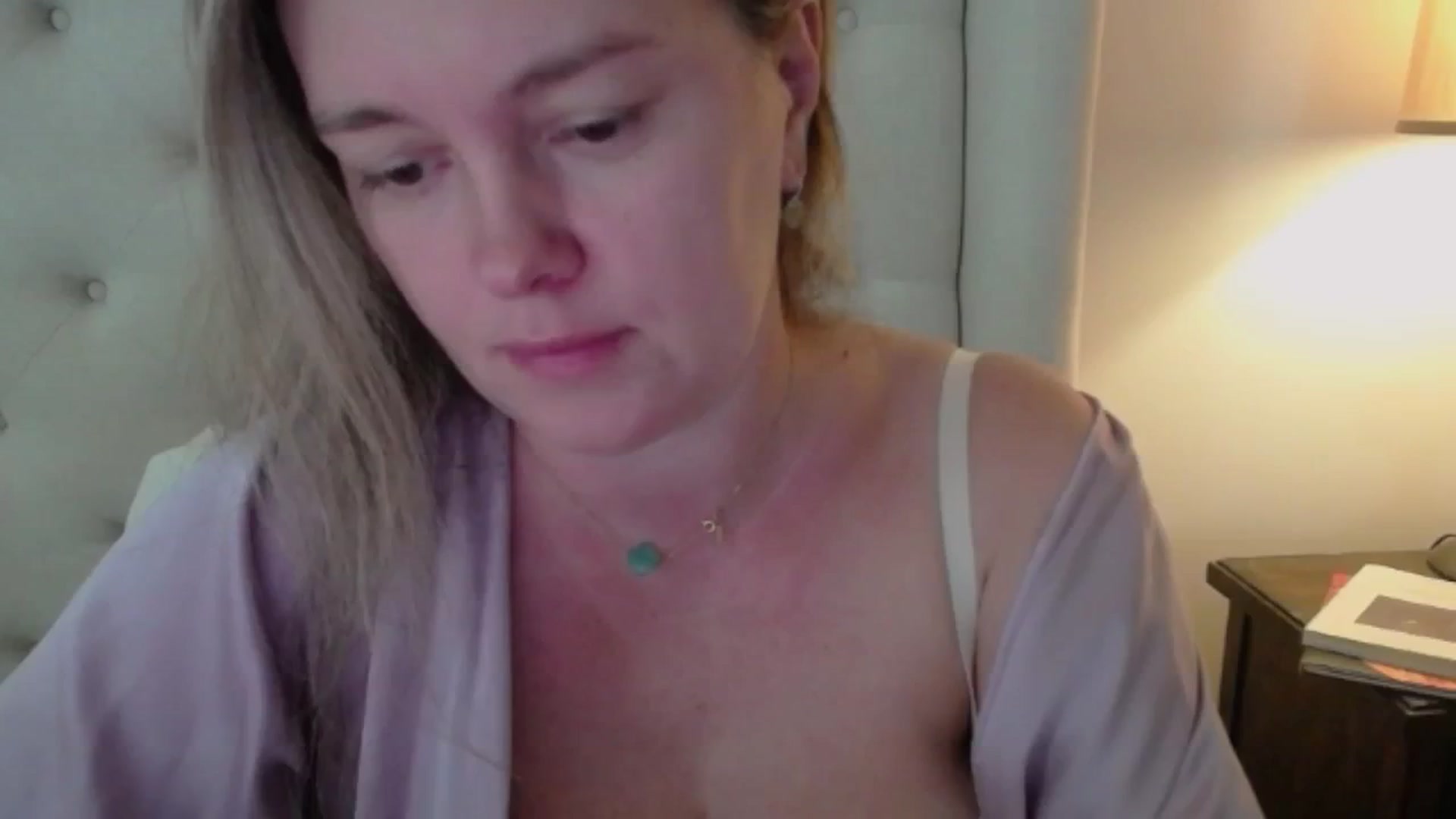 J0llye video thumbnail