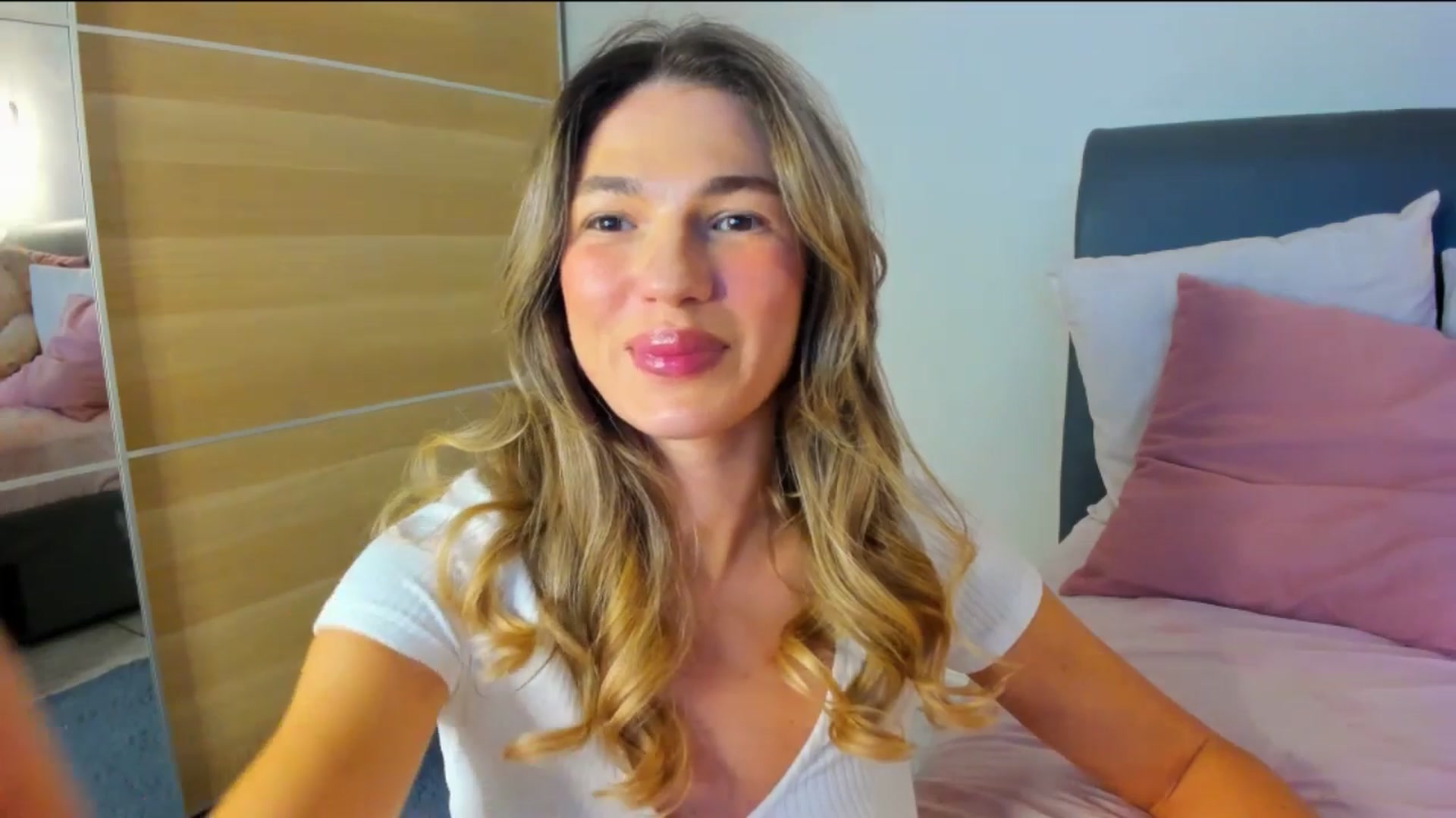 Dariadely video thumbnail