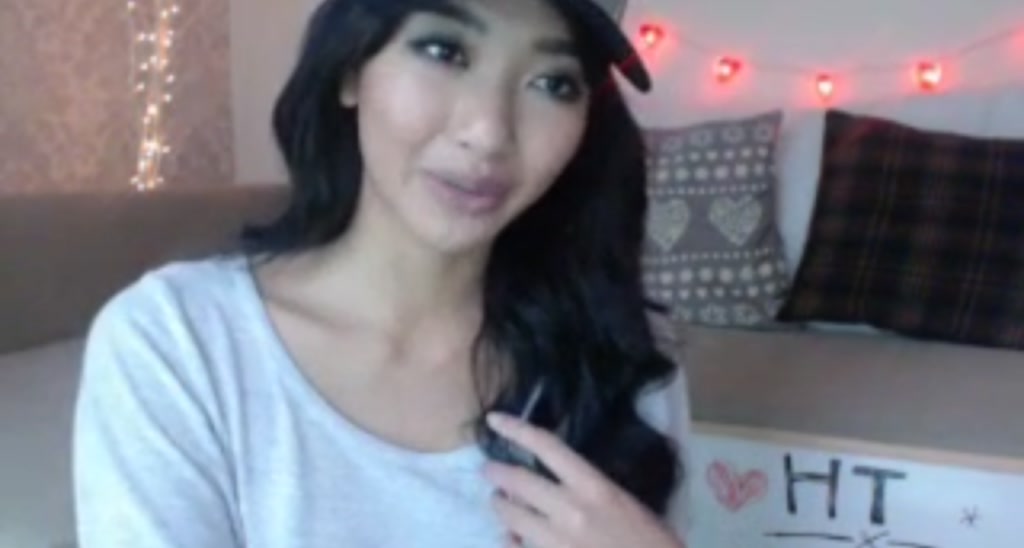 MissReinaT video thumbnail