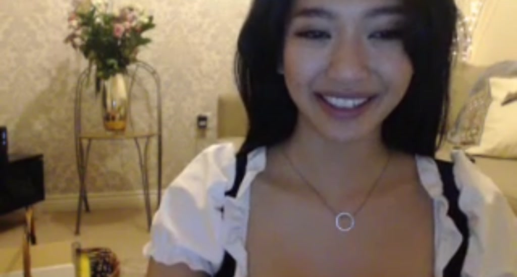 MissReinaT video thumbnail