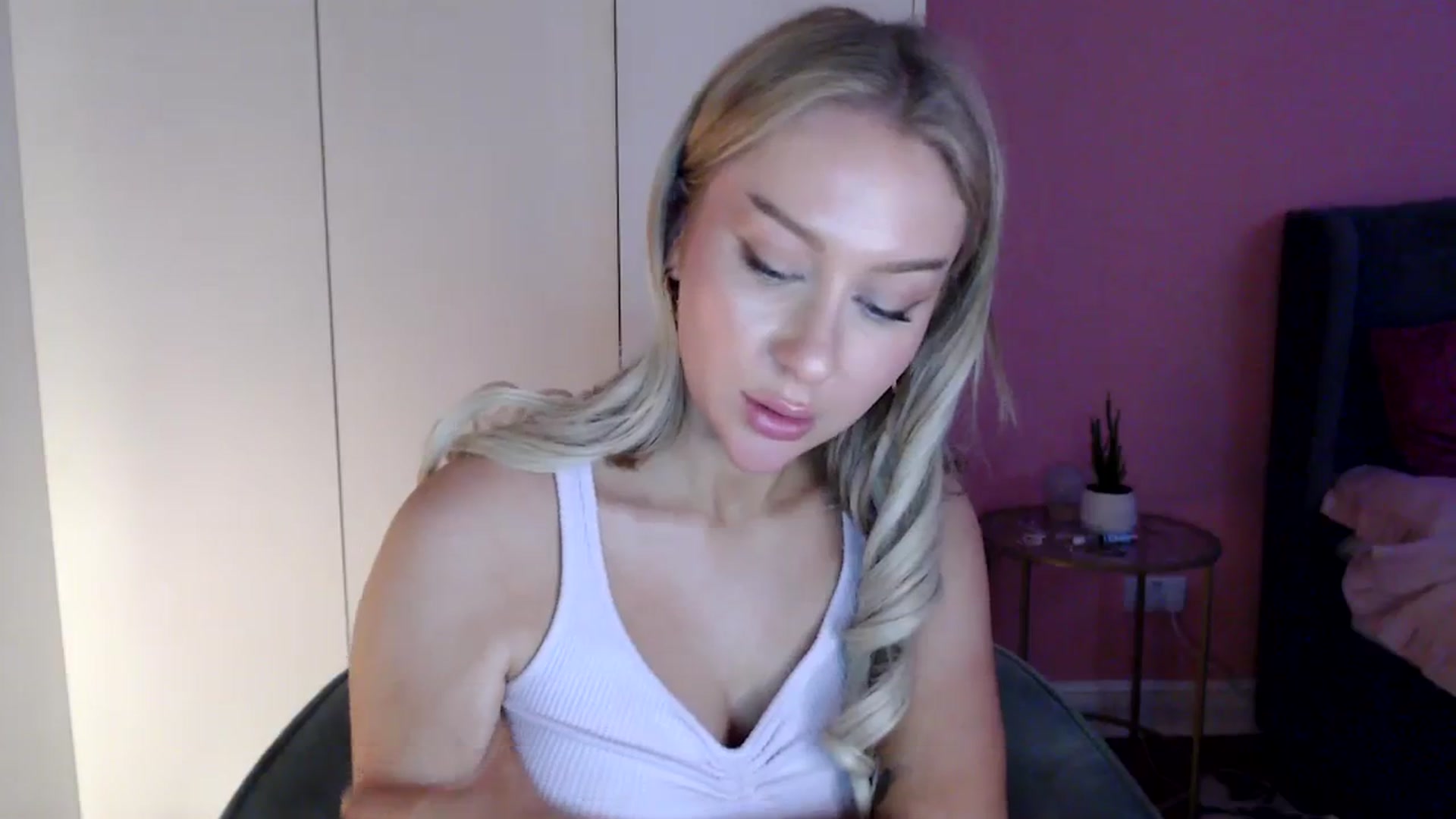 PetiteAvax video thumbnail