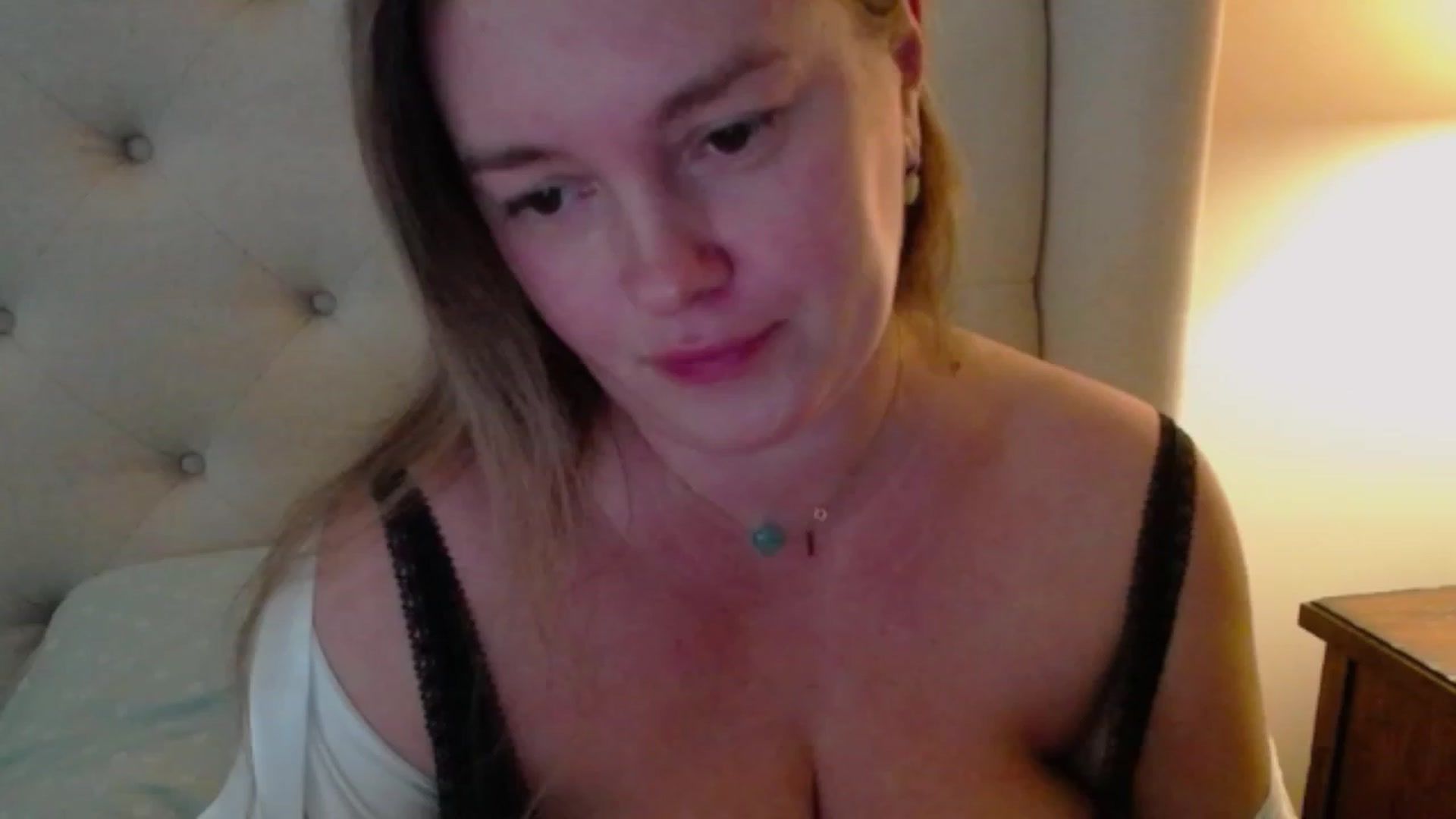 J0llye video thumbnail