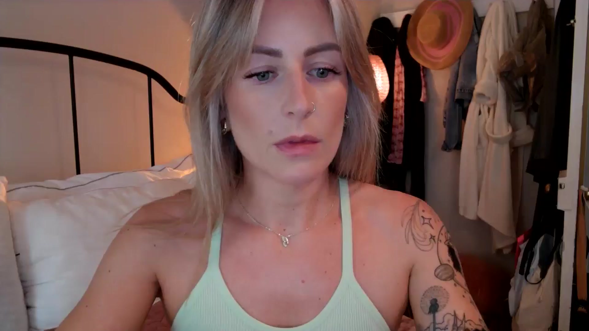 Lena_bee video thumbnail