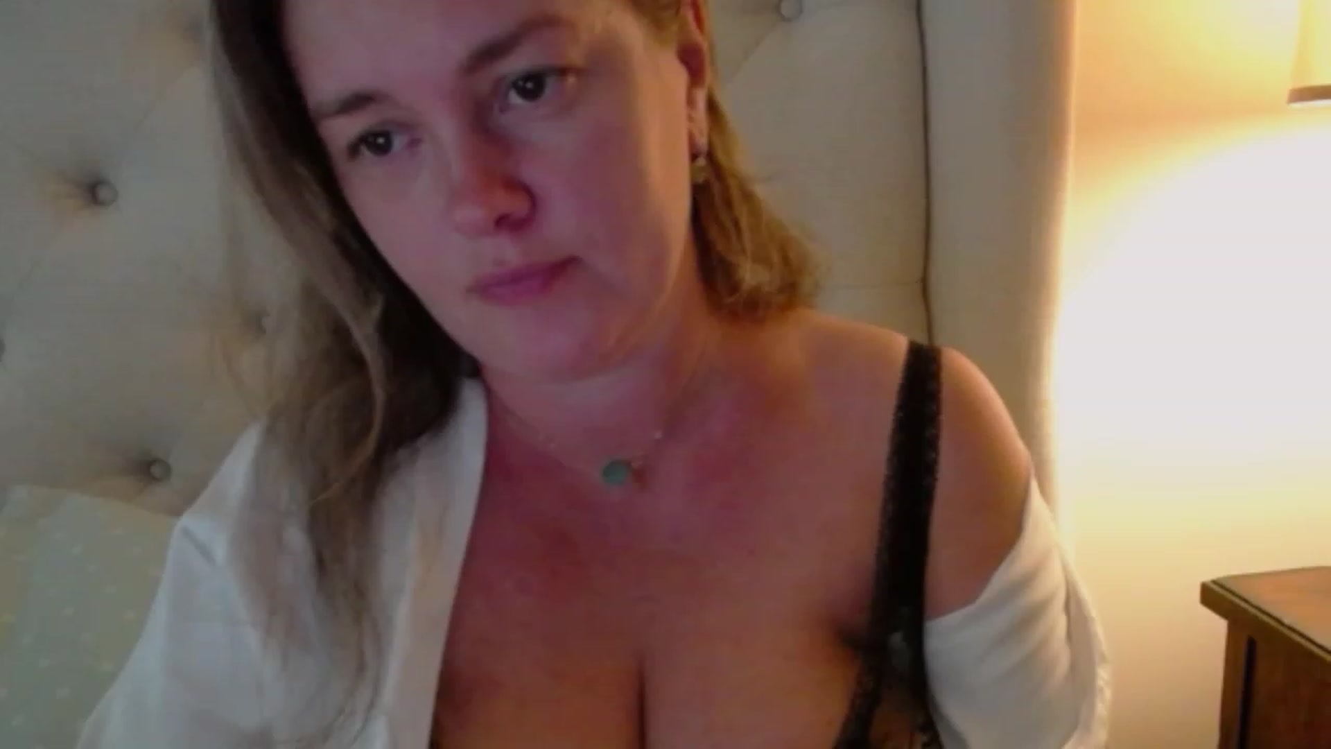 J0llye video thumbnail