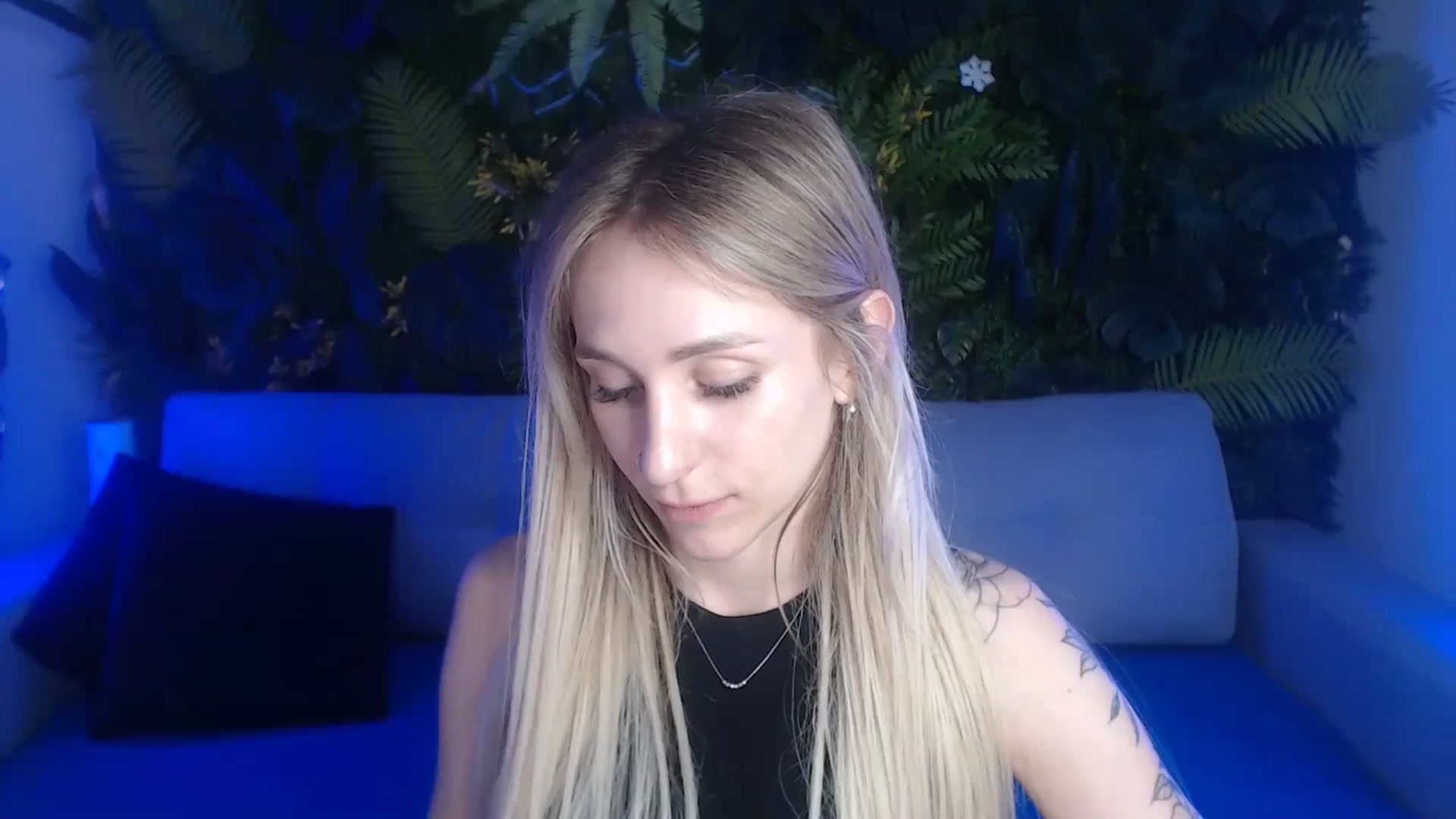 Horny_Blond video thumbnail