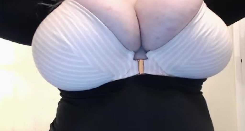 BustyVicky video thumbnail