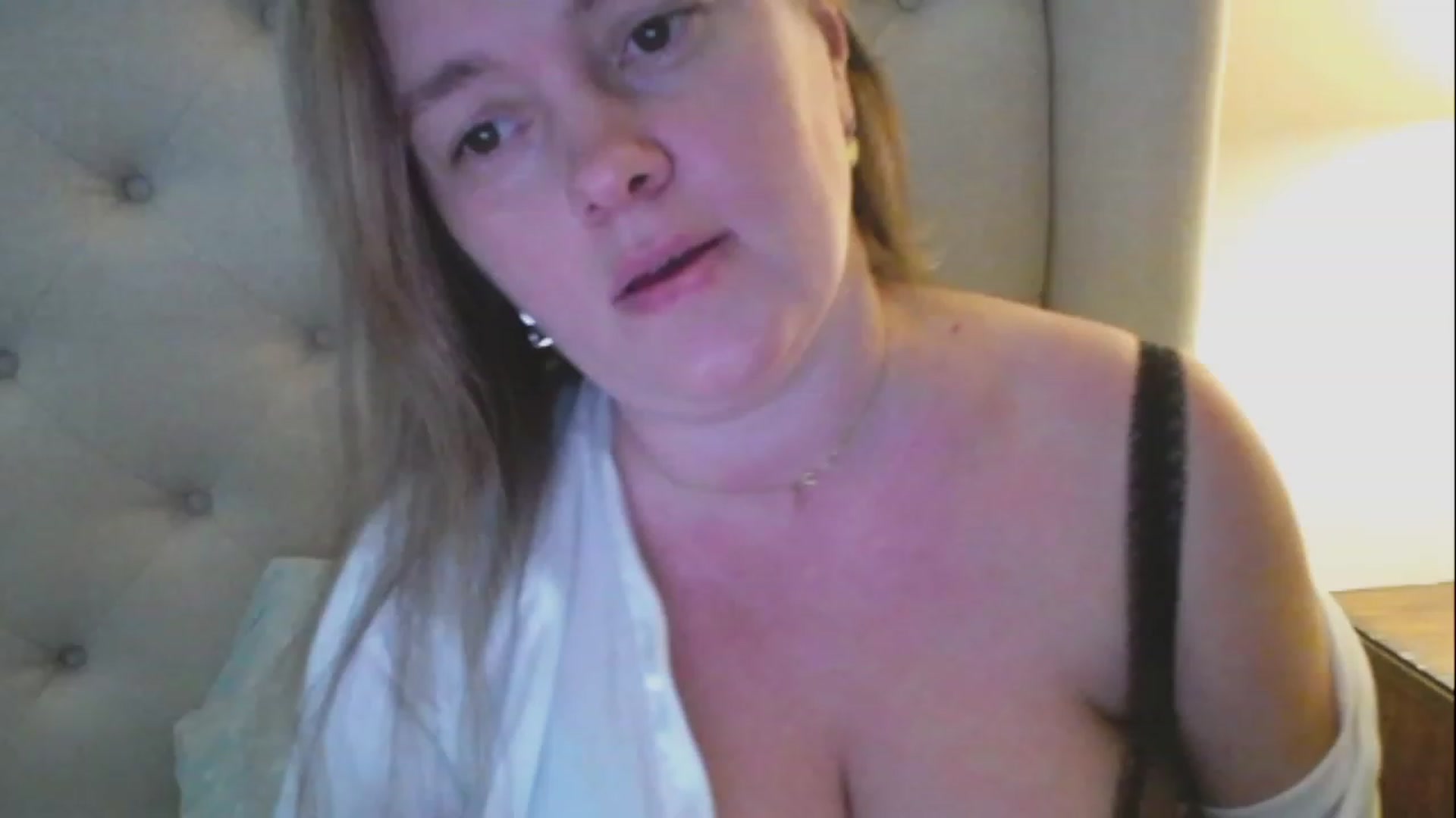 J0llye video thumbnail