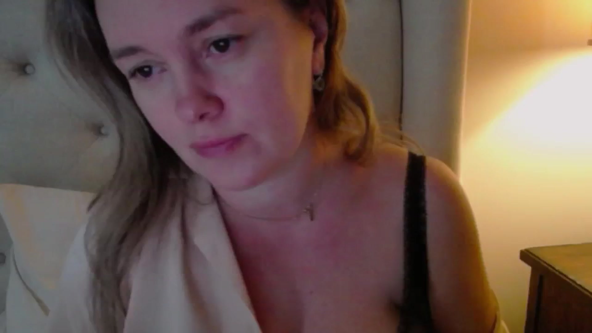 J0llye video thumbnail