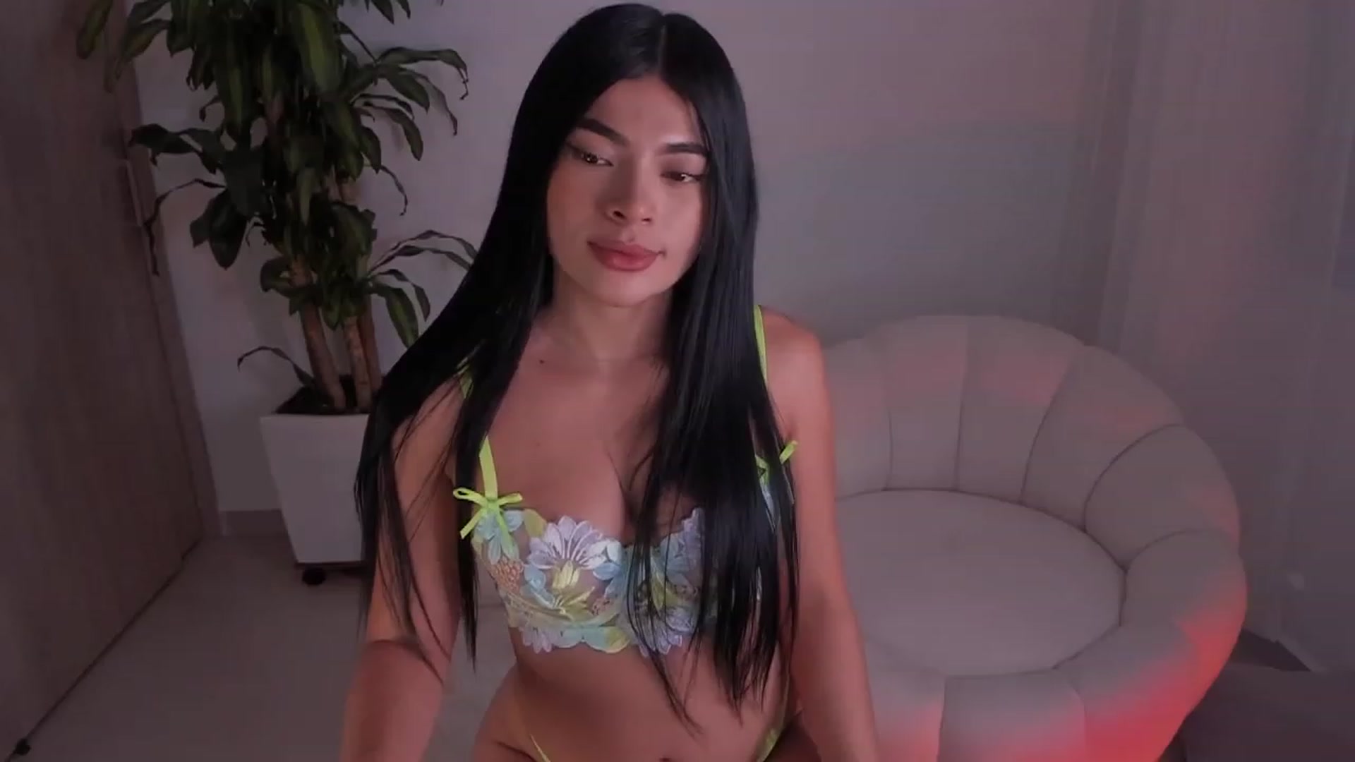 E_v_e_l_y_n_ video thumbnail
