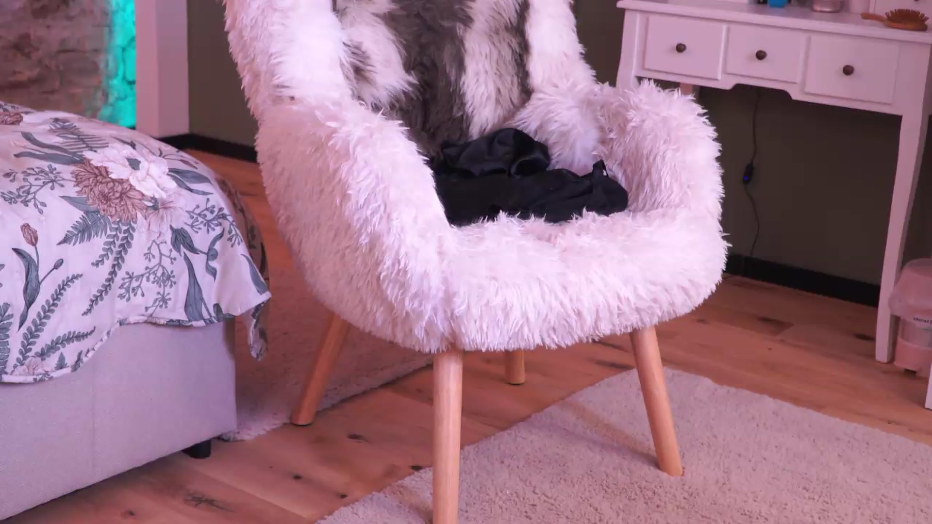 JoanneXOXO video thumbnail