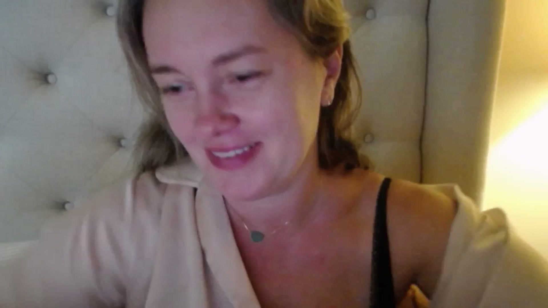J0llye video thumbnail